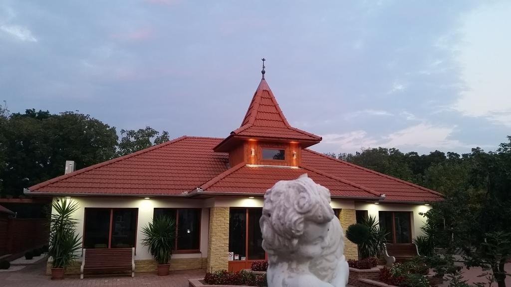 Ferienwohnung Bornemisza Kuria Tiszabecs Exterior foto